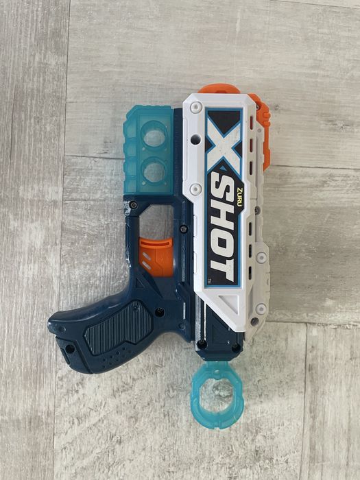 Pistolet X-shot Kickback zuru