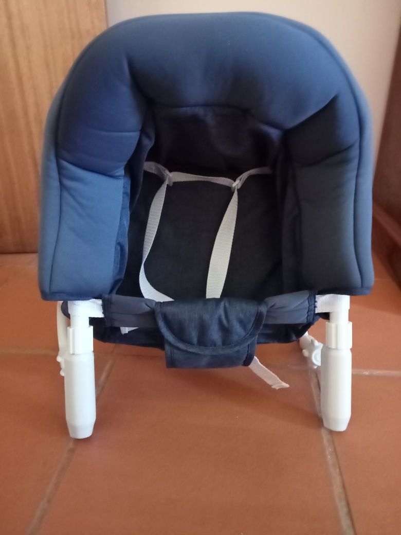 Cadeira bebé portátil para mesa.