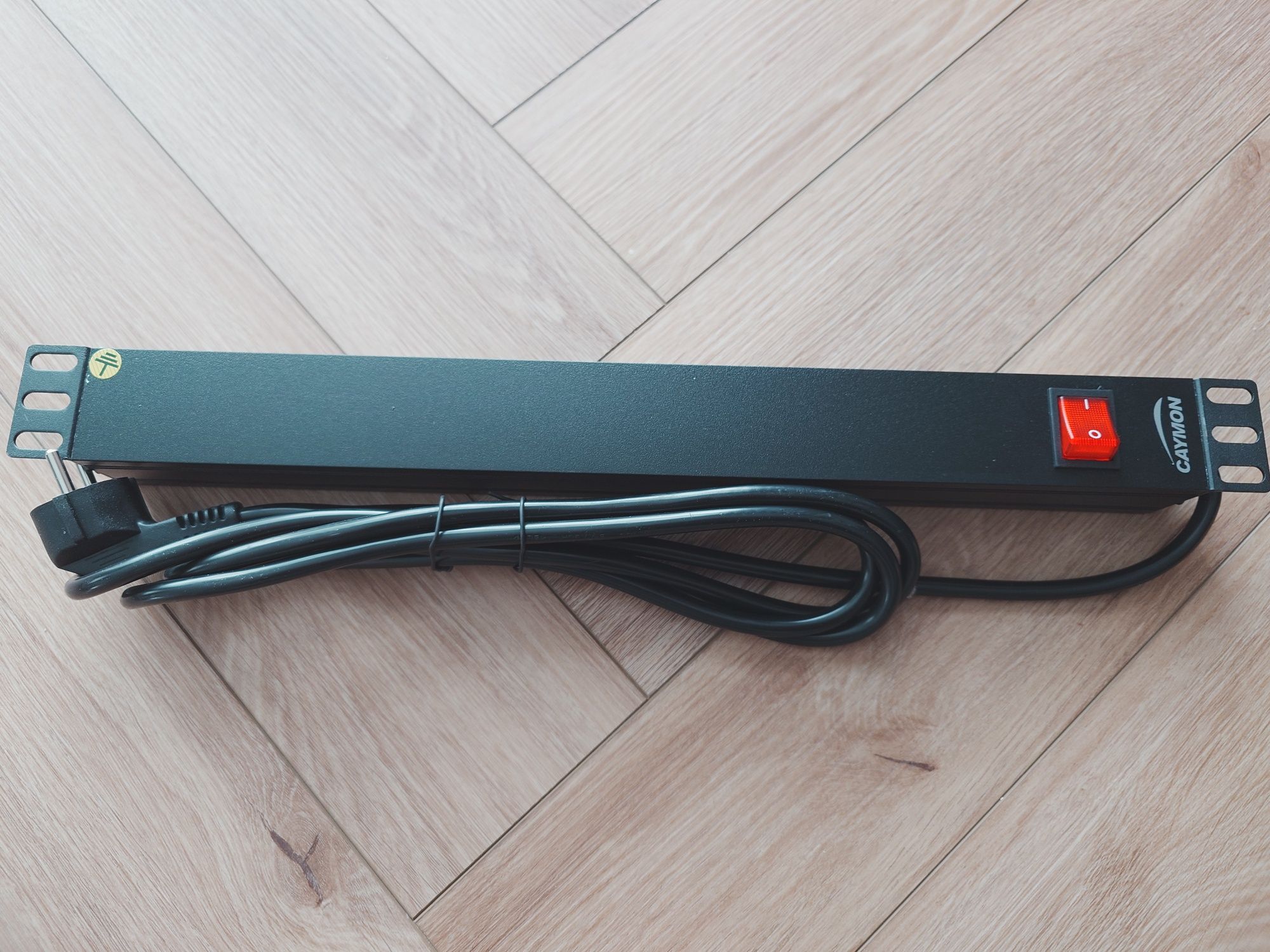 CAYMON PSR118ES/B Listwa zasilająca 19" – 8 gniazd IEC C13 Rack