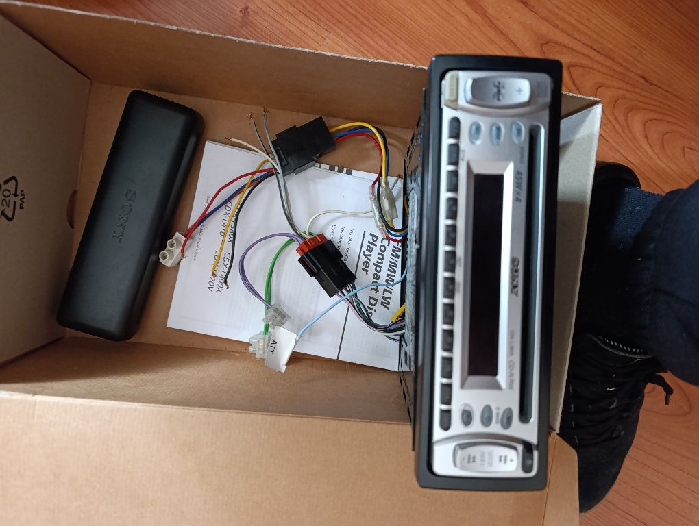 Radio sony cdx-l360x, com colunas Sony Xplod