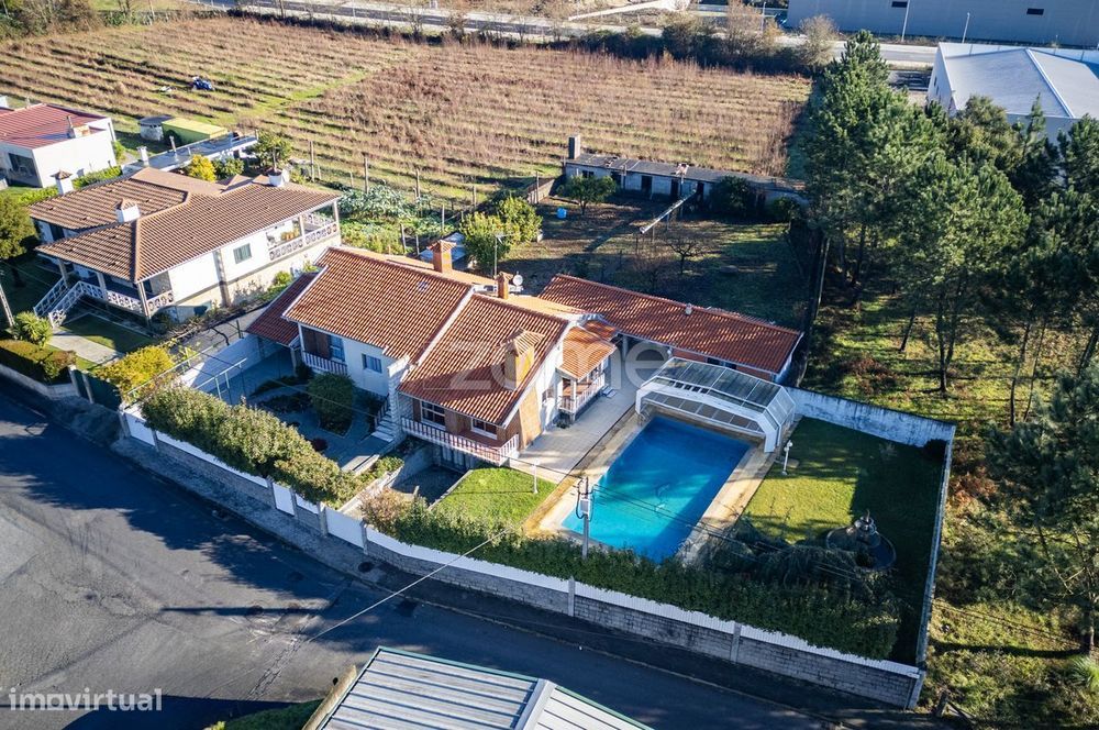 Moradia T4 em Figueiredo, Amares