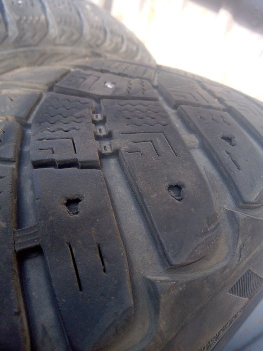 Продам резину с дисками два колеса goodyear два колеса cordiant зима