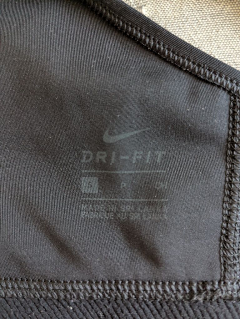 Компрессионный топ женский Nike Dri-FIT Swoosh black/white. S