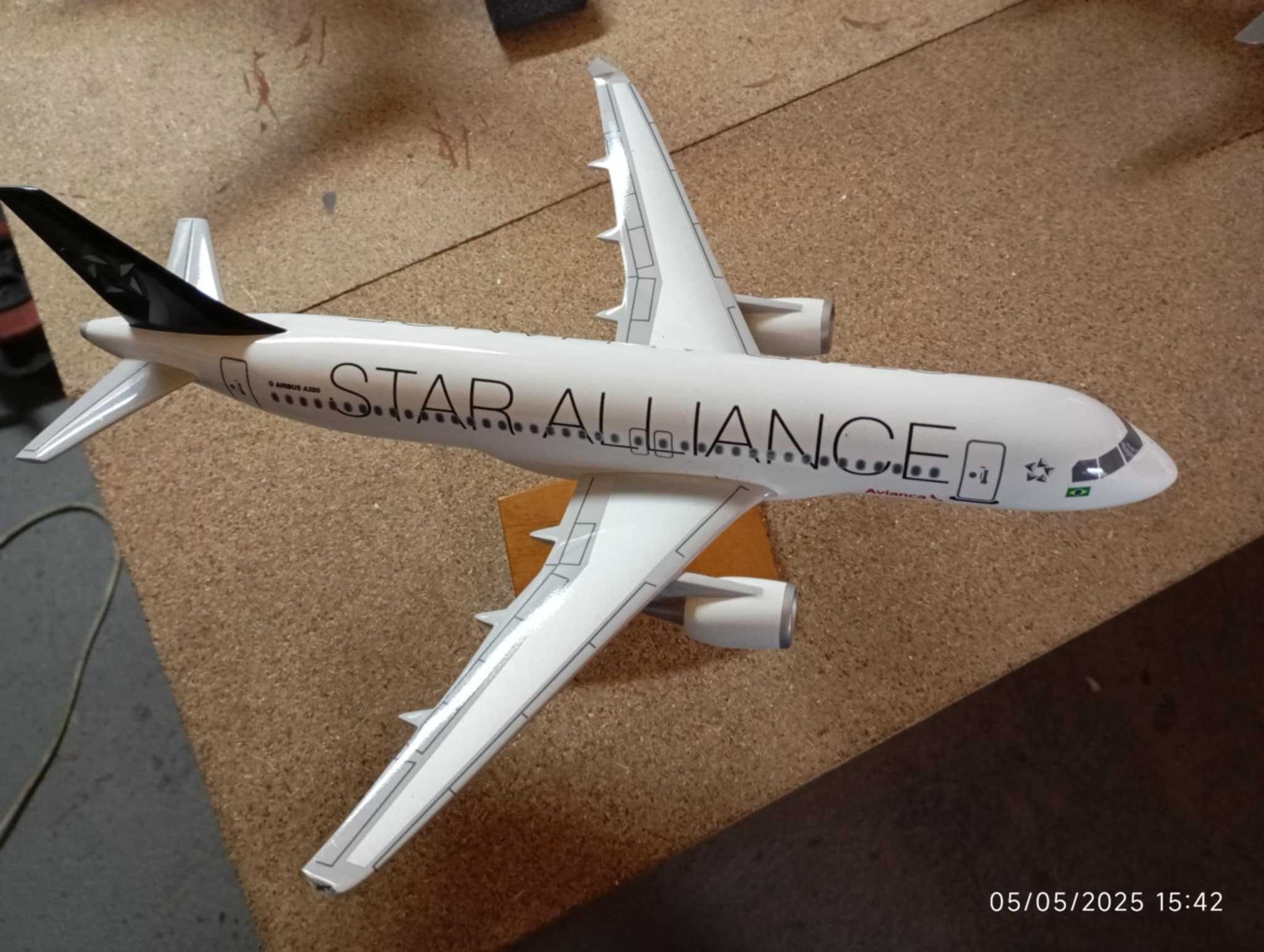 Coleção de modelos escala 1/400 e outros