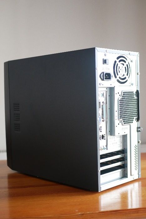 Komputer Asus P5G41C-M LX C2D 3,00 GHz 4GB RAM HD 80GB