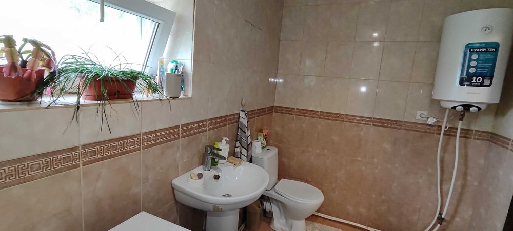 Новий двоповерховий цегляний будинок.4 кімнати.Гараж.10 соток землі