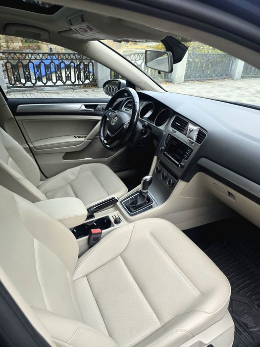 Продам Volkswagen Golf 7