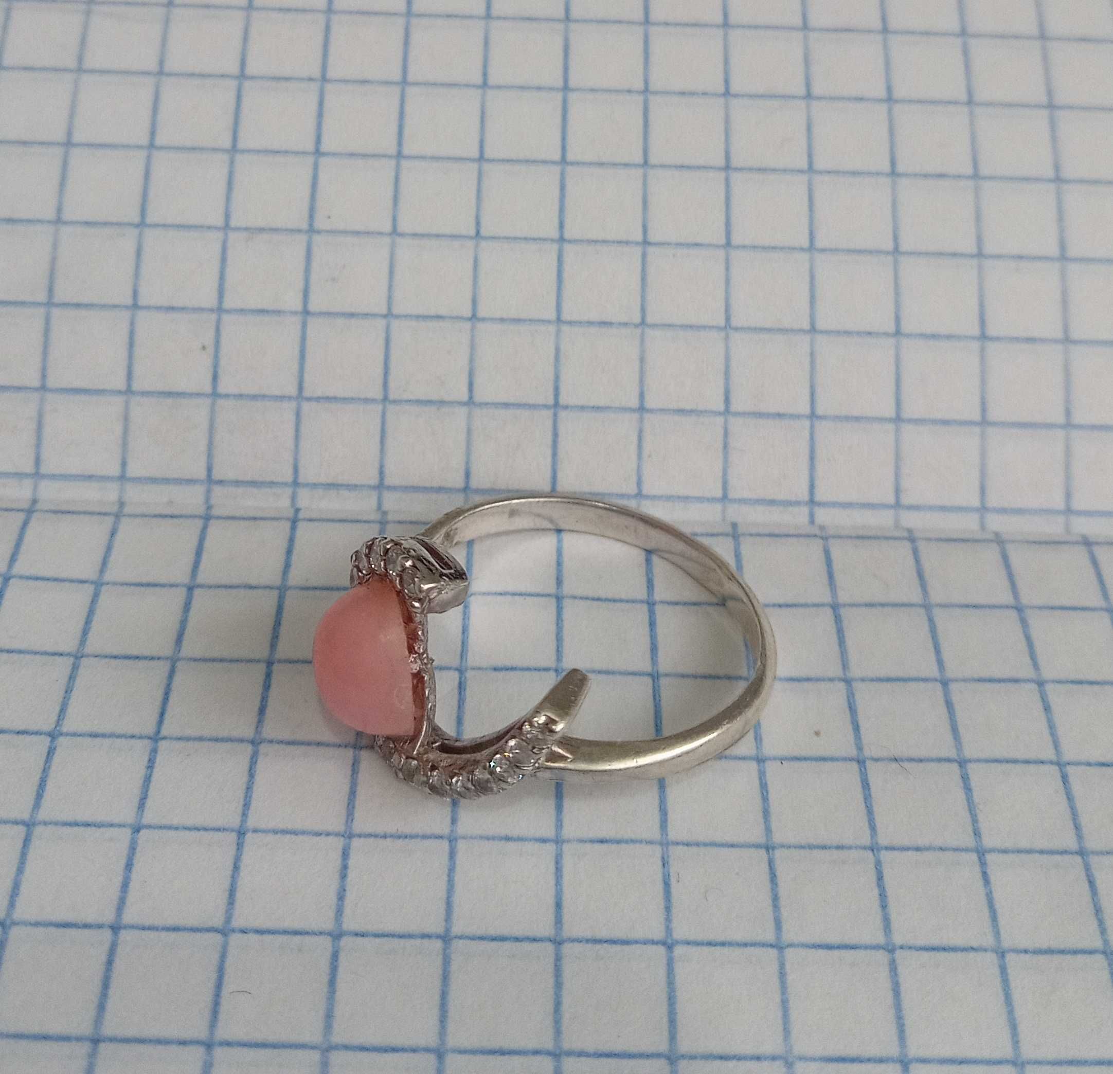Кольцо серебро 925 с белыми и бледно-розовым камнем