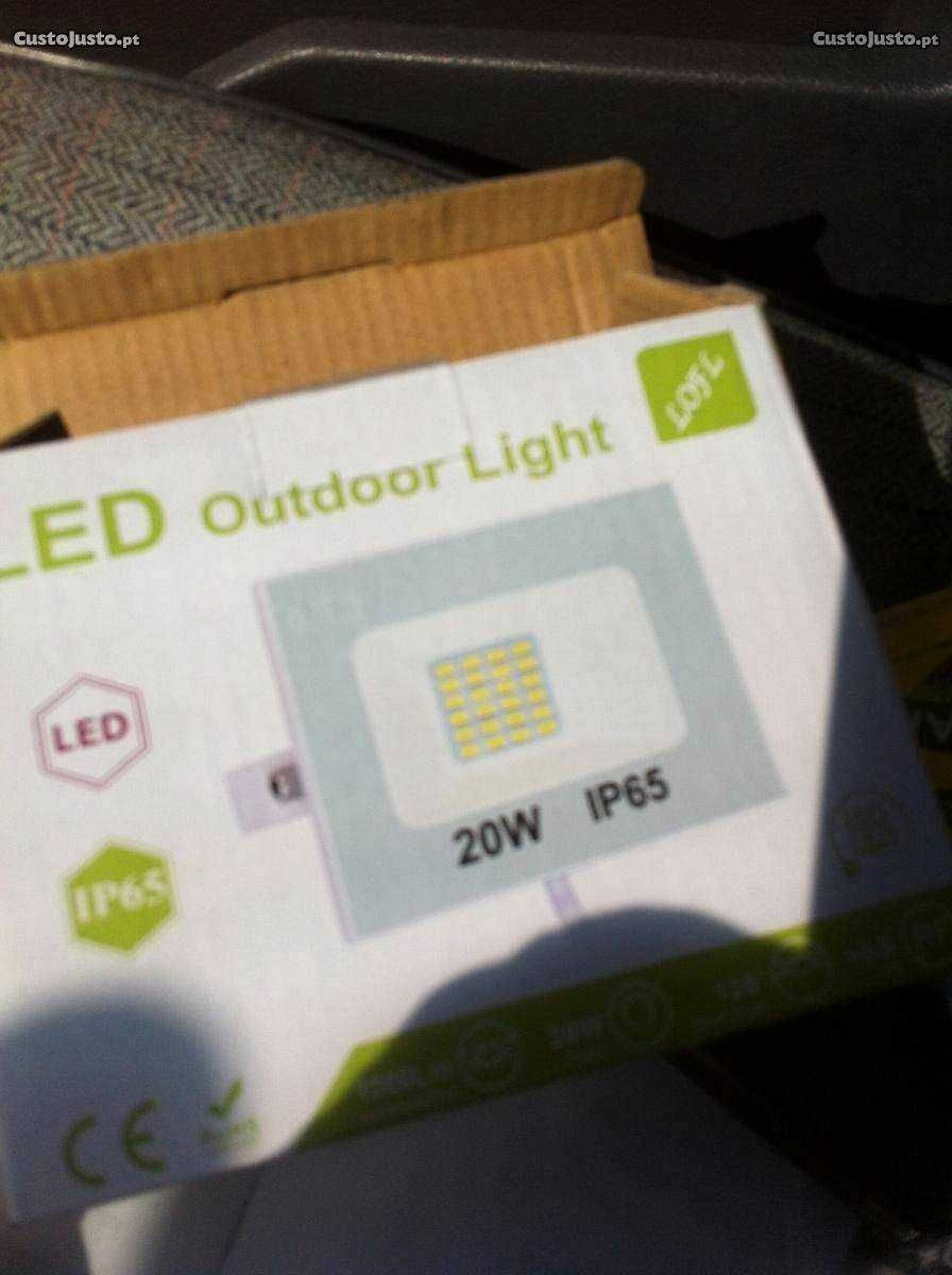 Projector de leds 20w 1400 lumens novos