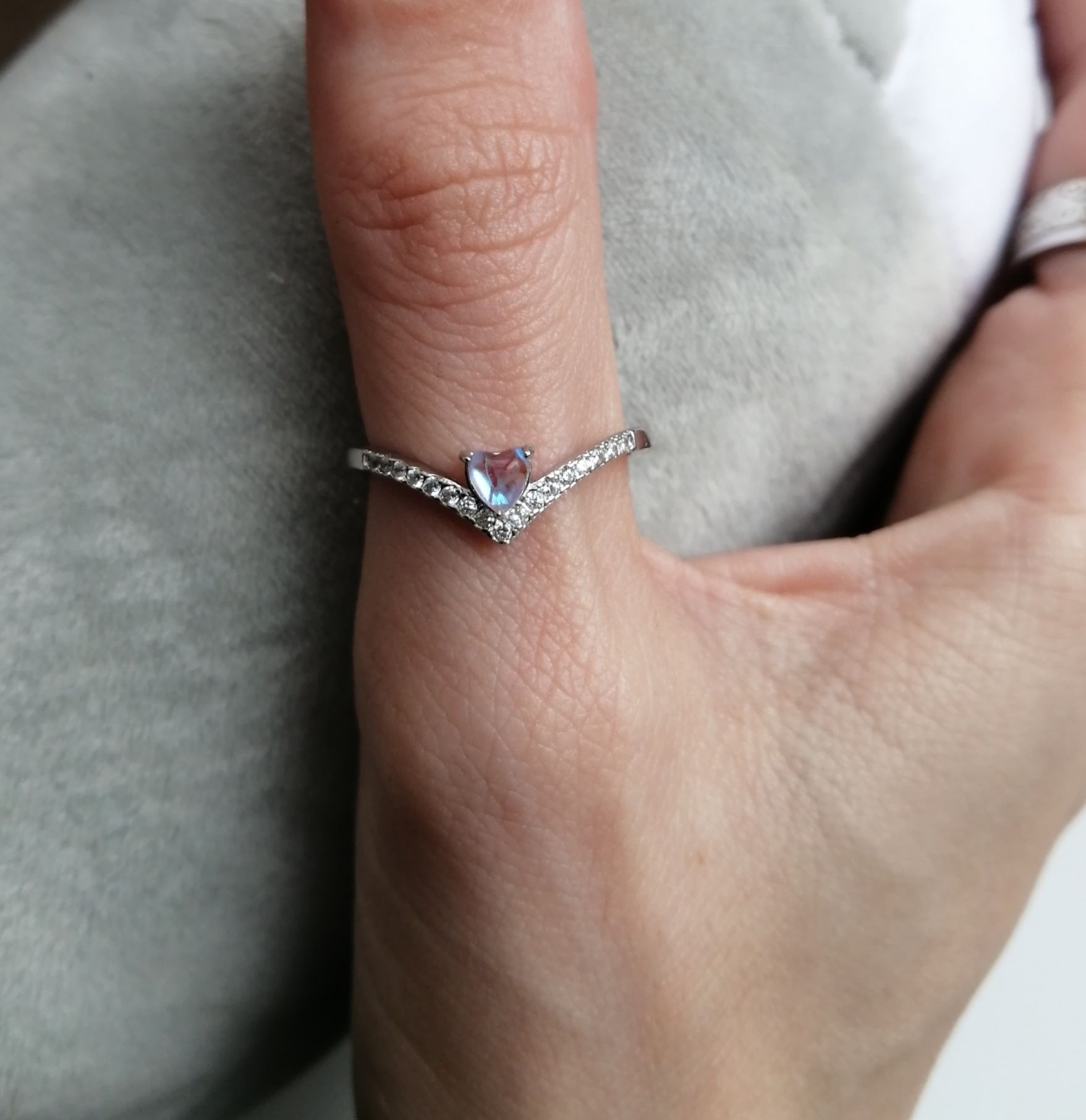 Кольцо серебряное с камнем Размер 18,срібна каблучка стильное красивое