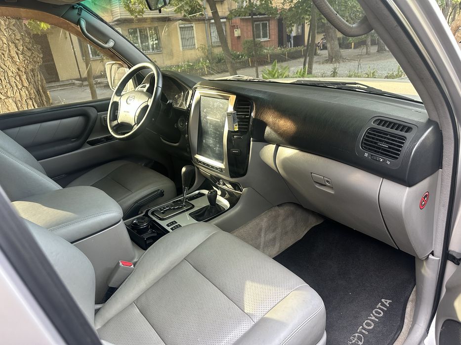 Toyota land cruiser 100