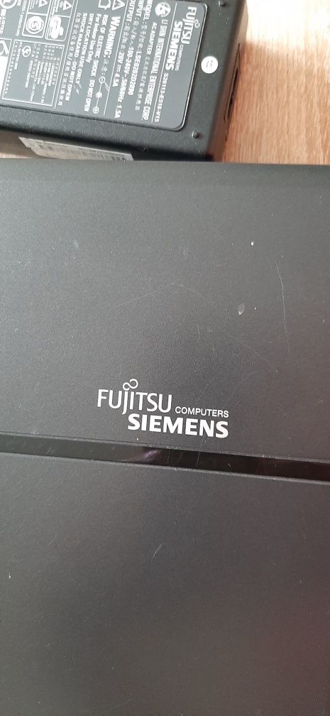 Sprzedam laptopa fujitsu siemens