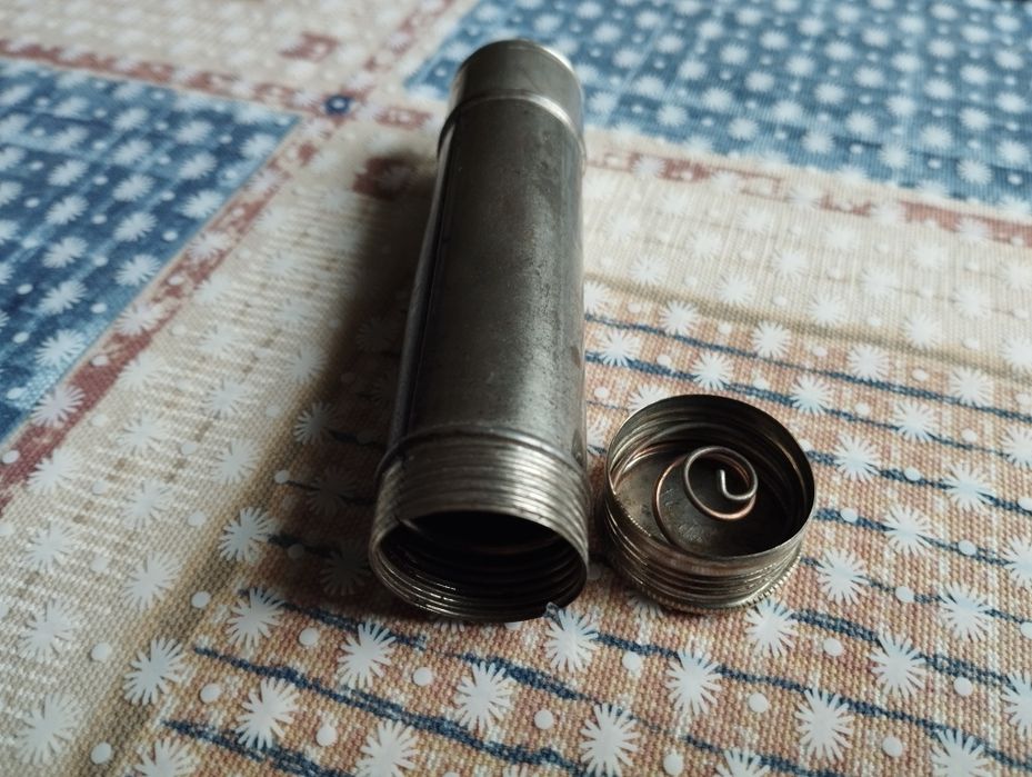 Фонарик на батарейке