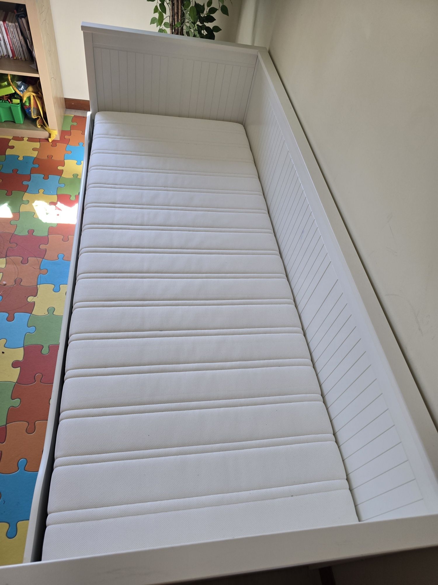 Cama Ikea Hemnes + 2 colchões