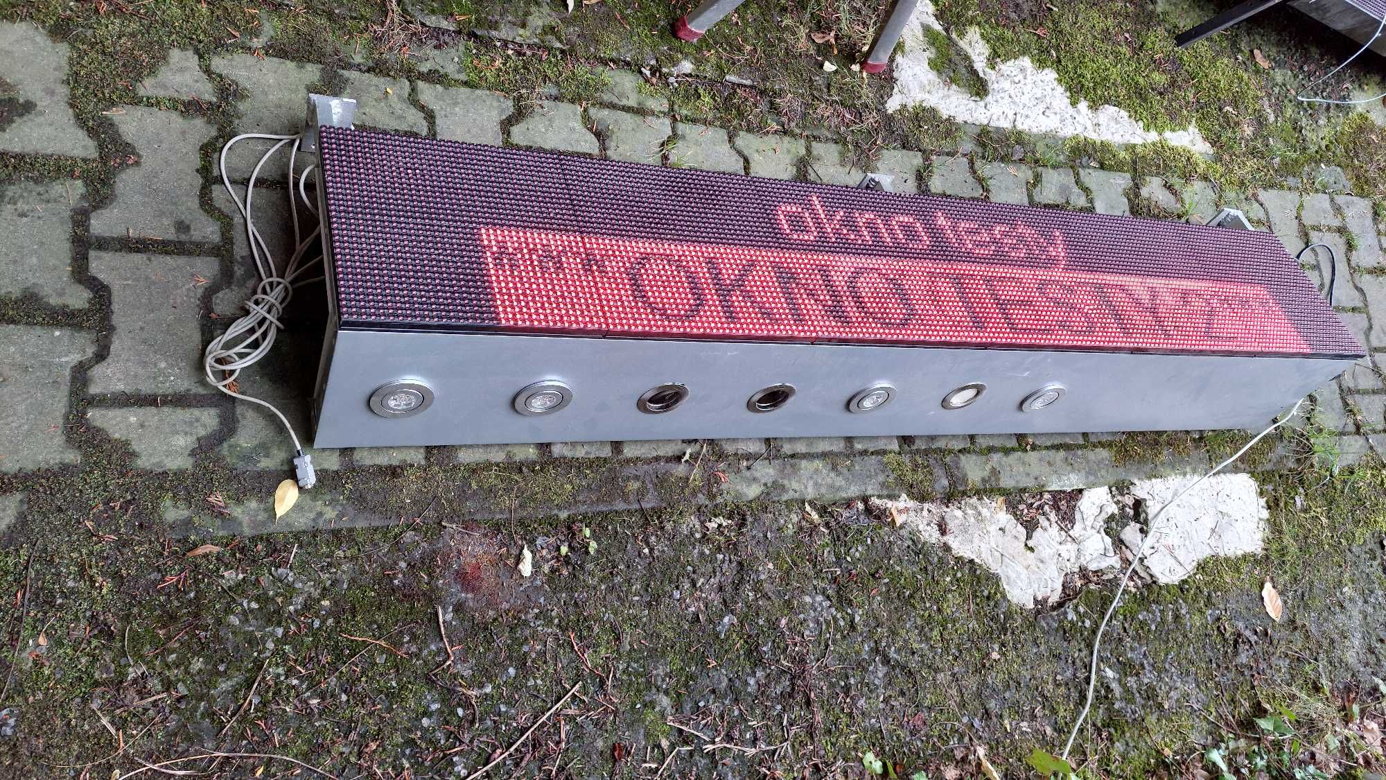 Wyświetlacz panel LED tekstowy z dodatkowym oświetleniem przedmiotów