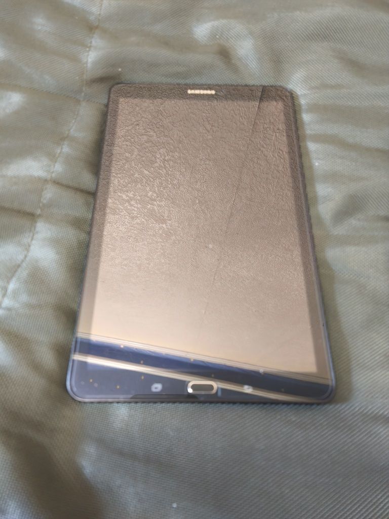 Планшет SAMSUNG Tab E
