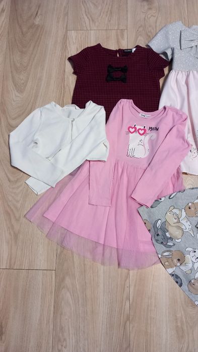 Zestaw sukienek i sweterków dla dziewczynki rozmiar 110-116 cm