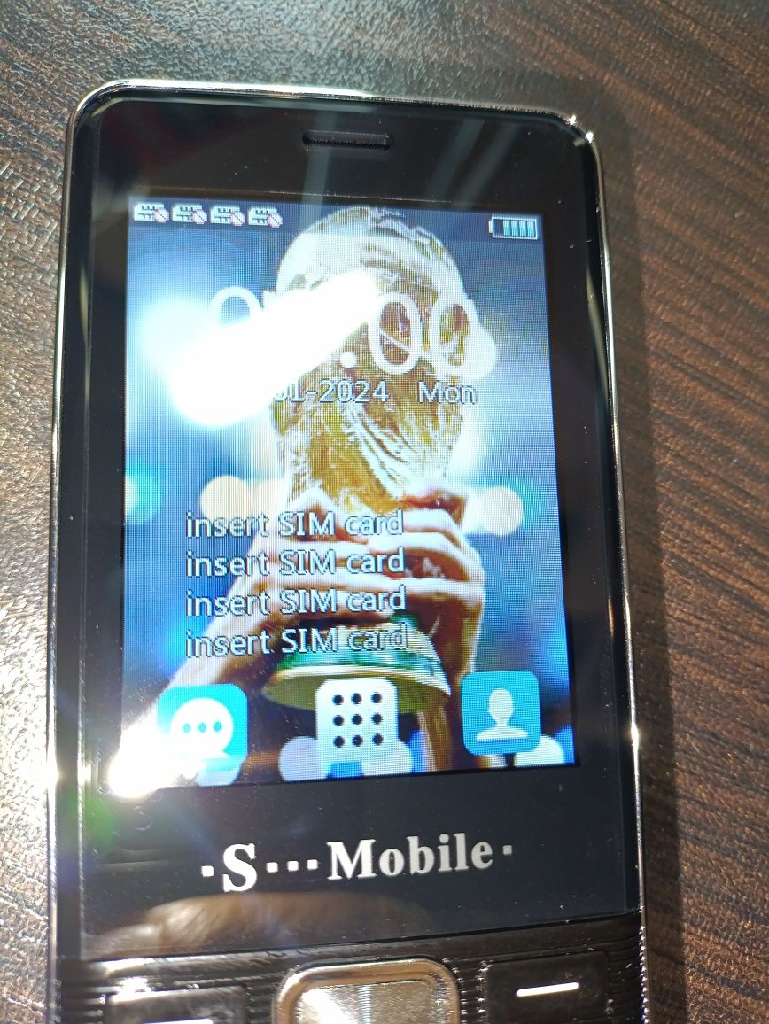 Телефон на 4 сим карты, мобильный телефон на 4 sim mafam , maxfone