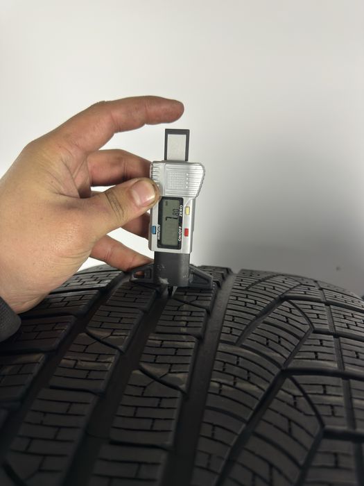 Шини 2шт. 7,8 R19 255/35 96V Pirelli Scotozero 2020 зимова резина