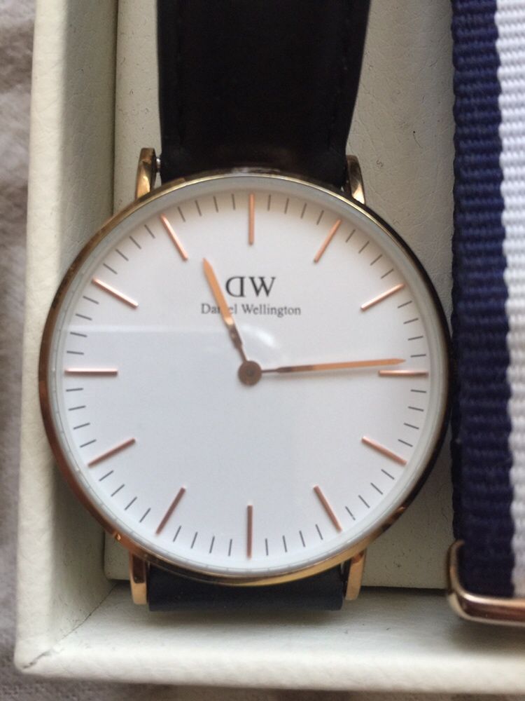 Daniel Wellington DW z kolekcji Classic 36 mm zegarek i dwa paski