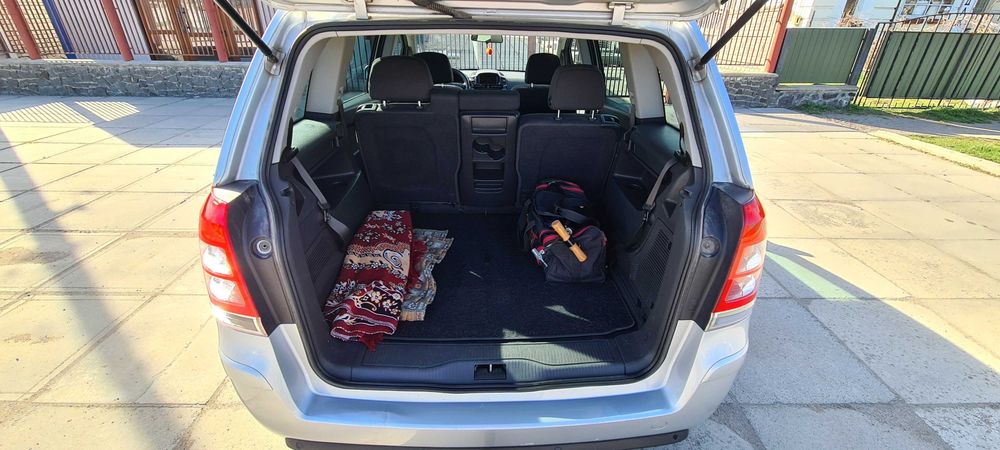 Opel Zafira B 2011 читайте опис