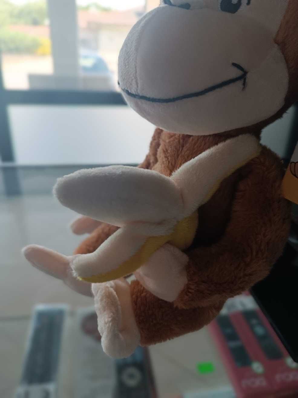 Novidade:Peluche George o Curioso com banana 30cm