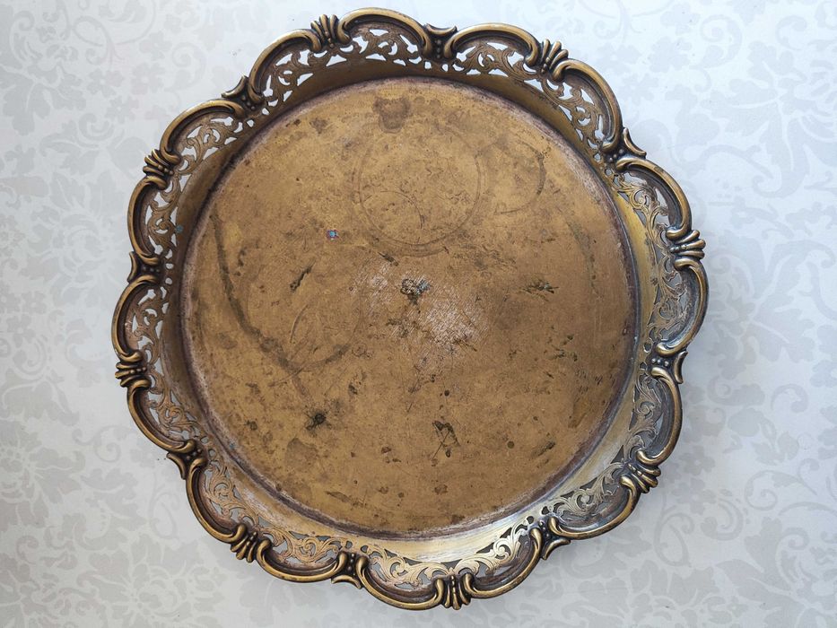 Piękna  XIX w srebrzona zdobiona patera okrągła