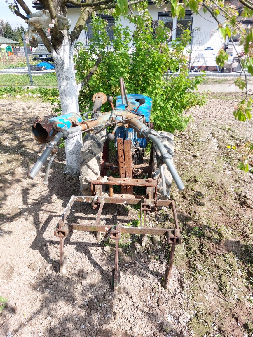 Traktorek jednoosiowy polowo-ogrodowy Gutbrod