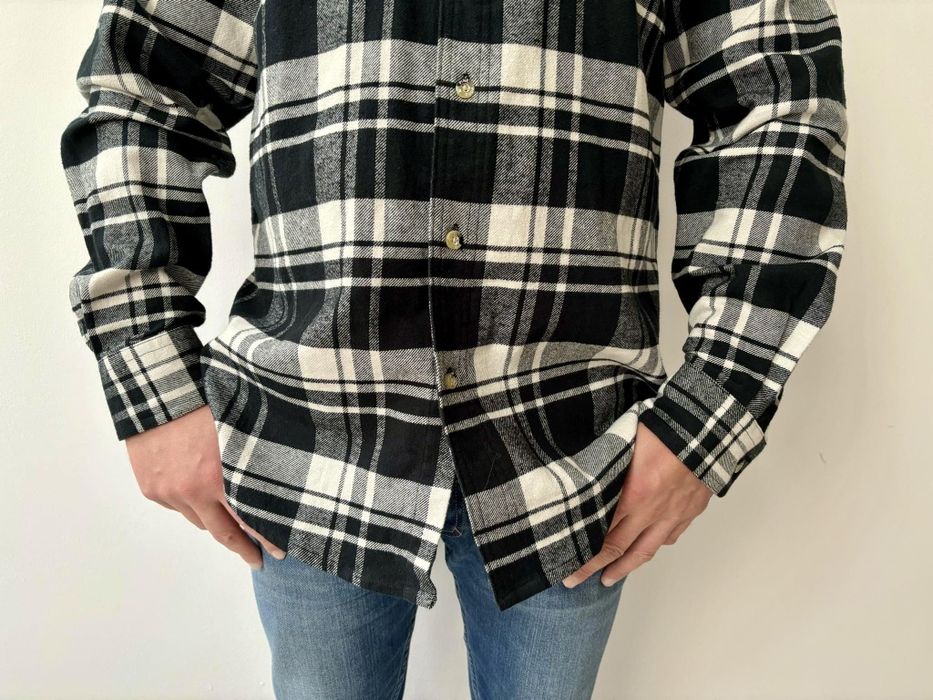 Pinewood koszula w kratę męska M/L
rozmiar M/L 
Kolor:biało czarna w k