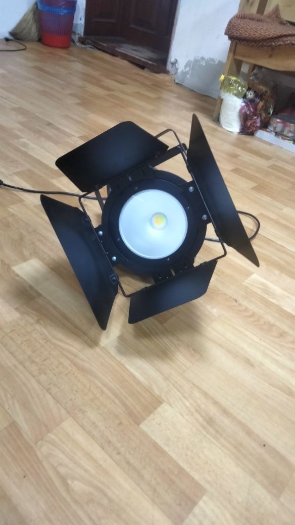 Светодиодный прожектор COB 200 white