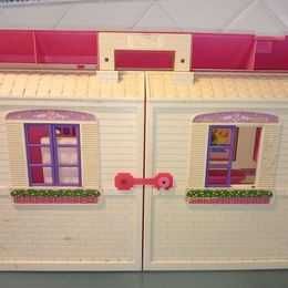 Casa de brincar da Barbie com 30 anos