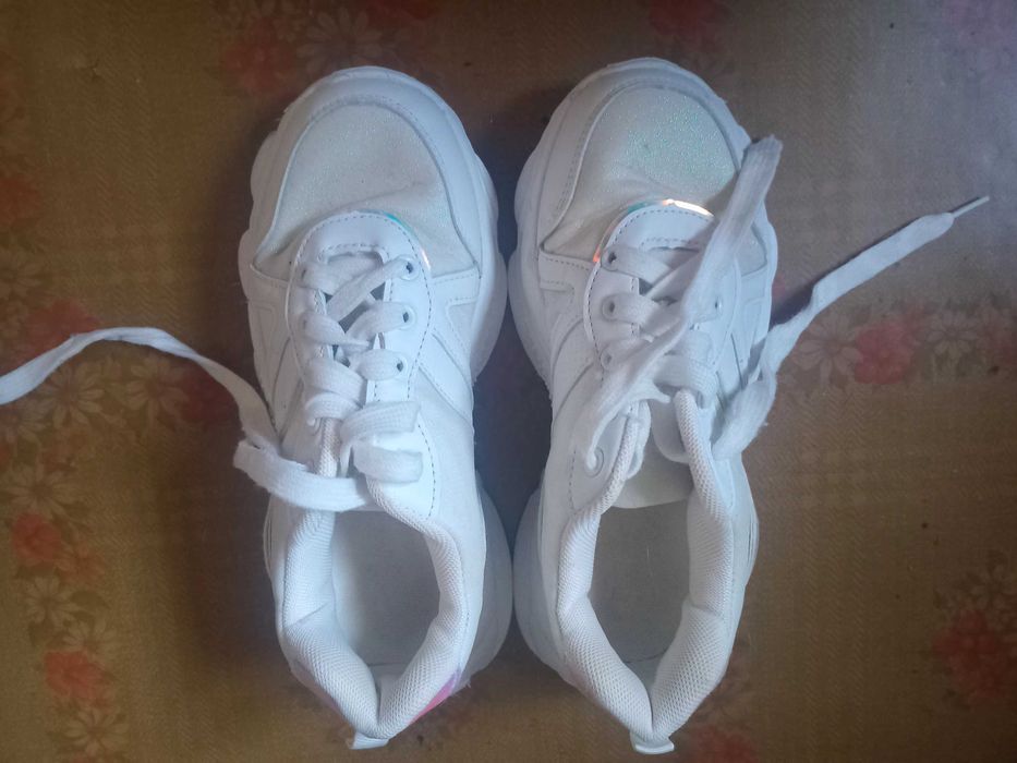 Детские кроссовки размер 32-33