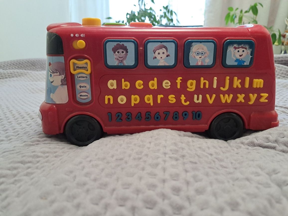 Autobus interaktywny jak fisher price literki