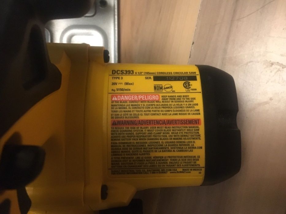 Аккумуляторная дисковая циркулярная пила DEWALT DCS393 Оригинал