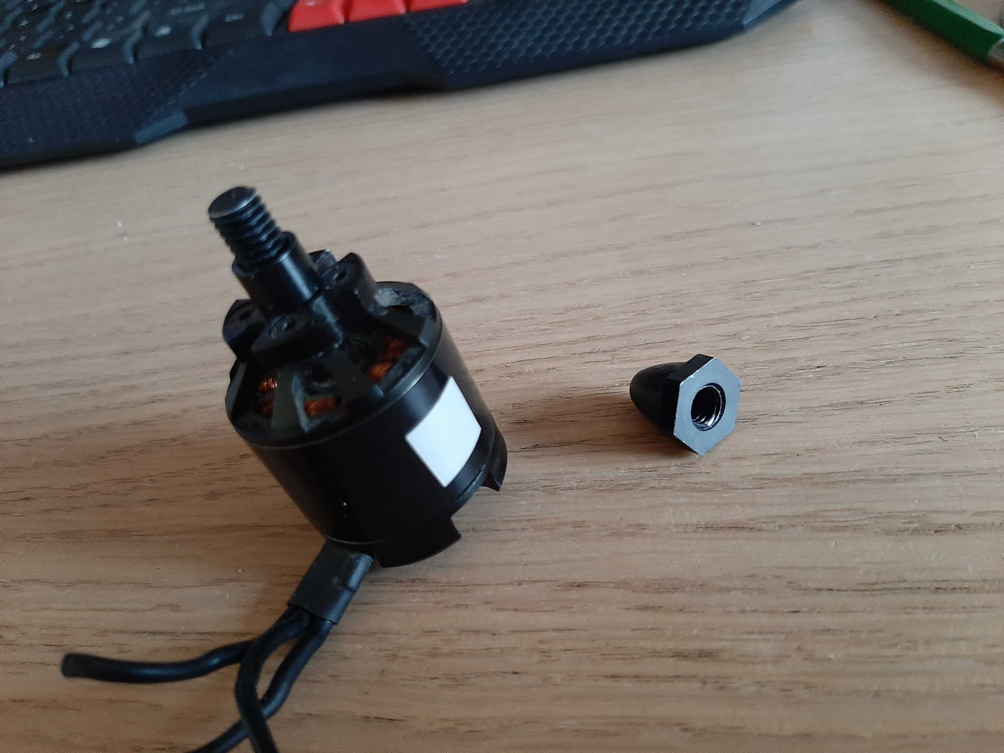 Silnik BLDC Emax MT2216 v1 4s 810KV 4szt do dronów samolotów wing