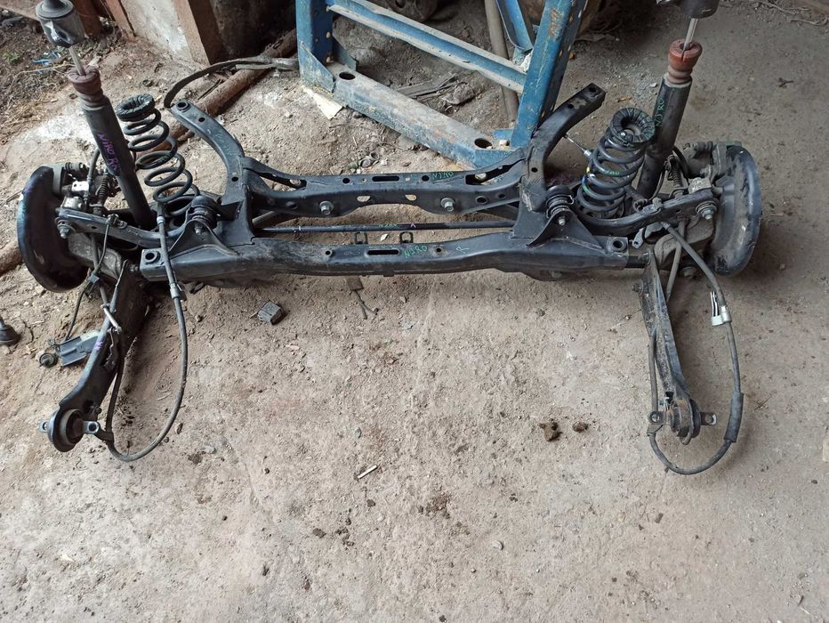 Комплект цапфа рычаг балка стойка кулак полуось редуктор Niro Kona бу