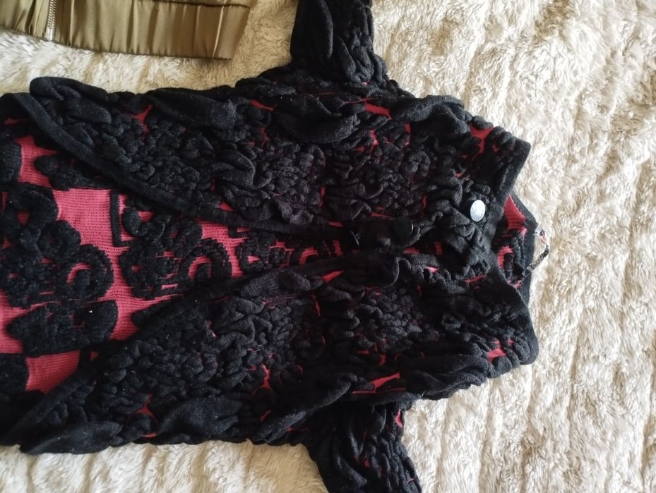 Casaco Desigual preto e vermelho