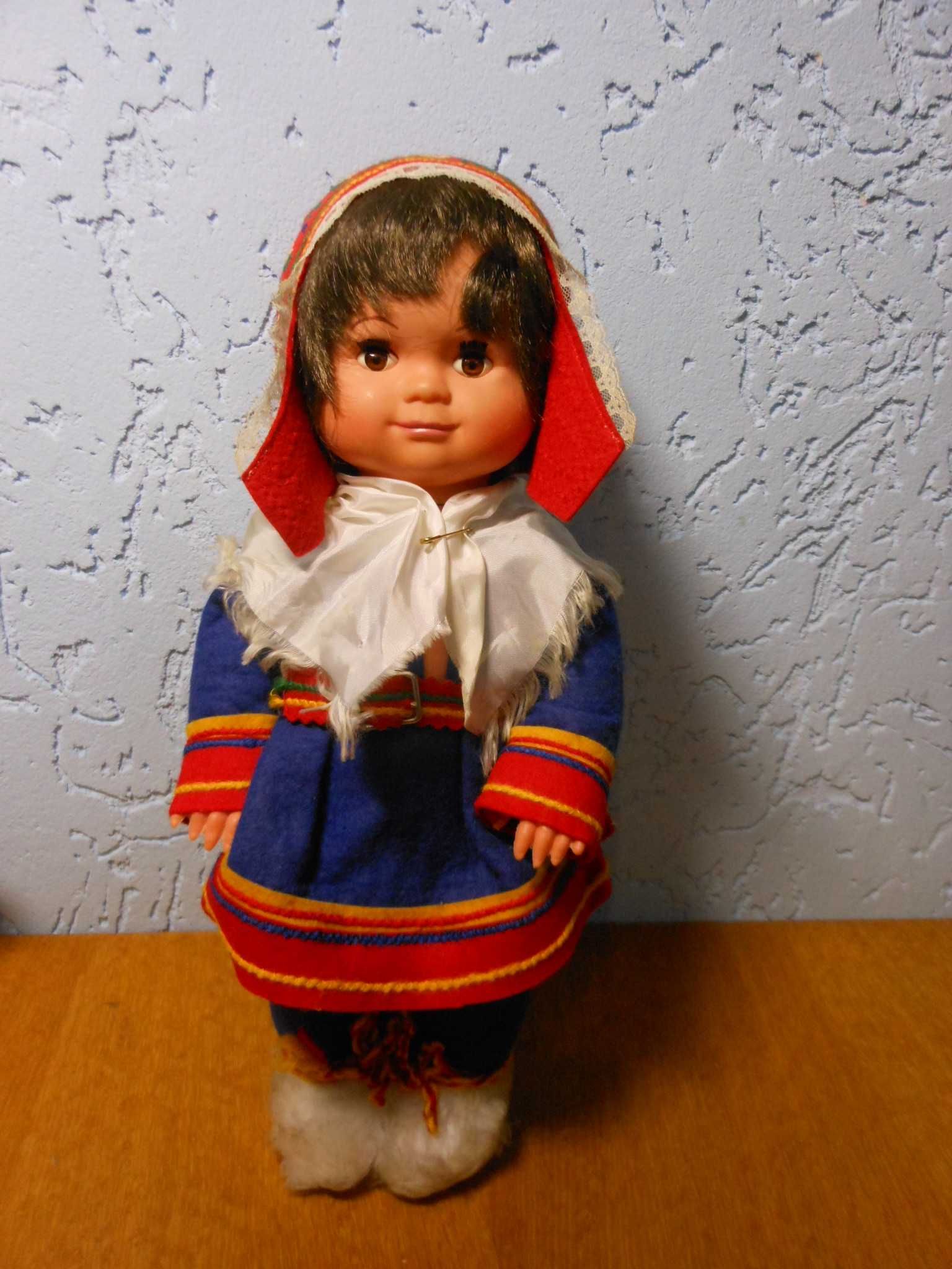 Кукла в национальной одежде времен СССР.Финляндия ,есть клеймо