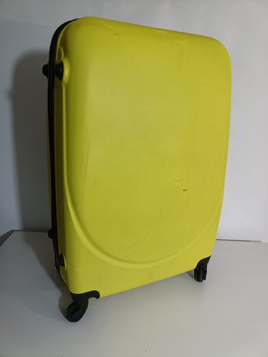 Walizka podróżna żółta