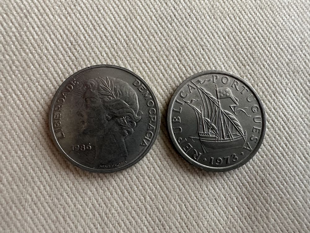 Moedas de 10$ (1973) e 25$(1986)