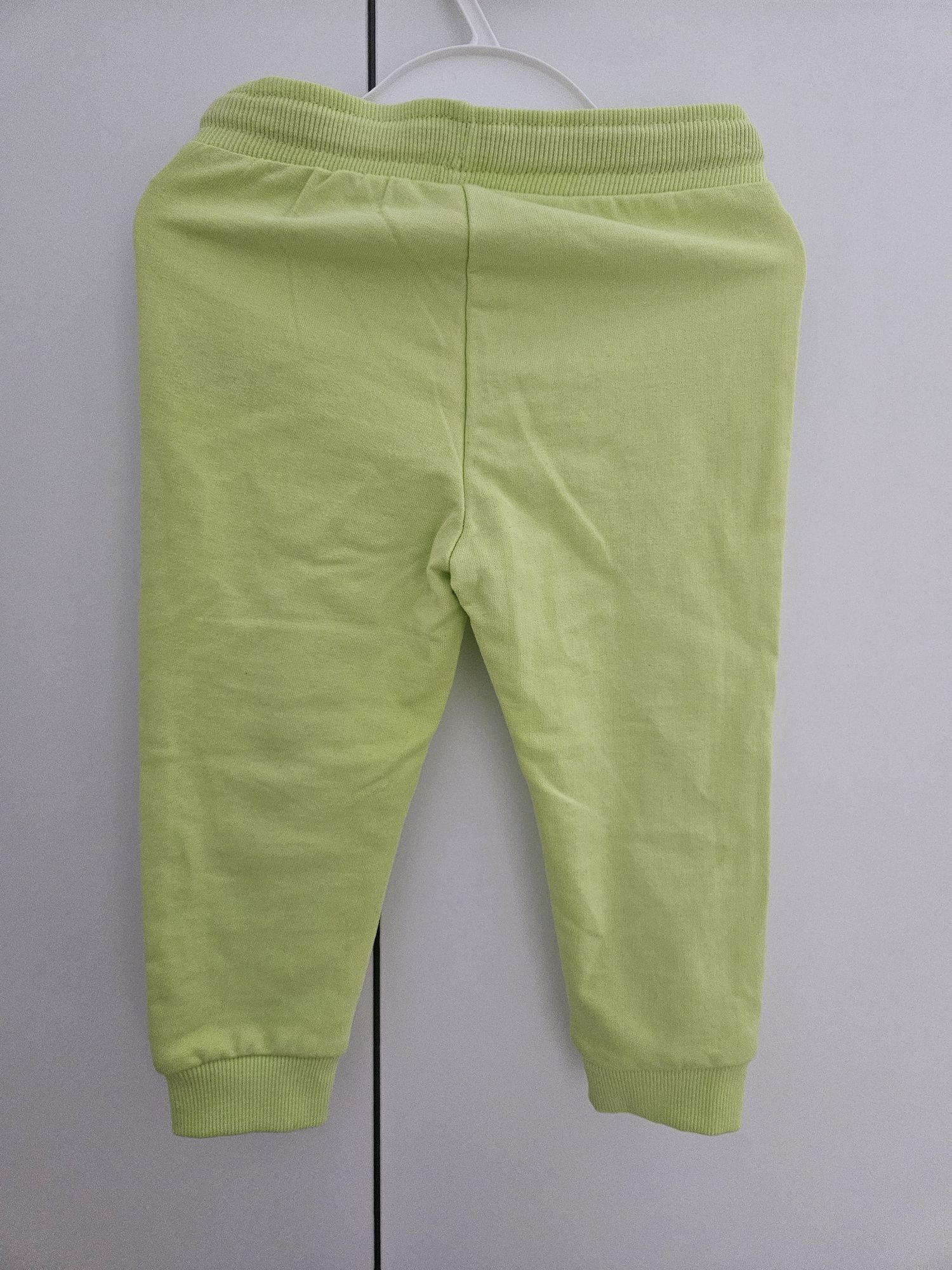 Neonowe spodnie chłopięce r. 86