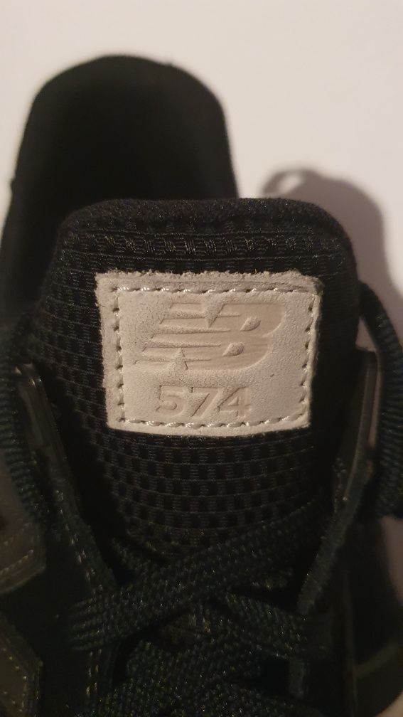 Sneakersy czarne sportowe New Balance rozmiar 40.5 / wkładka 25.5 cm