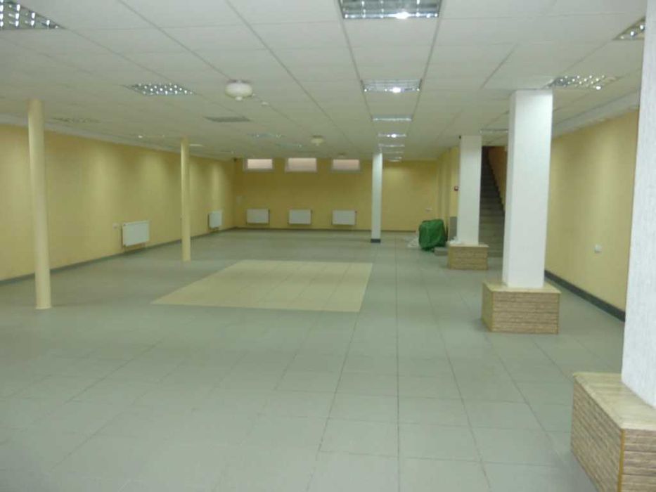 Продам комплекс торгових приміщень в самому центрі міста.
