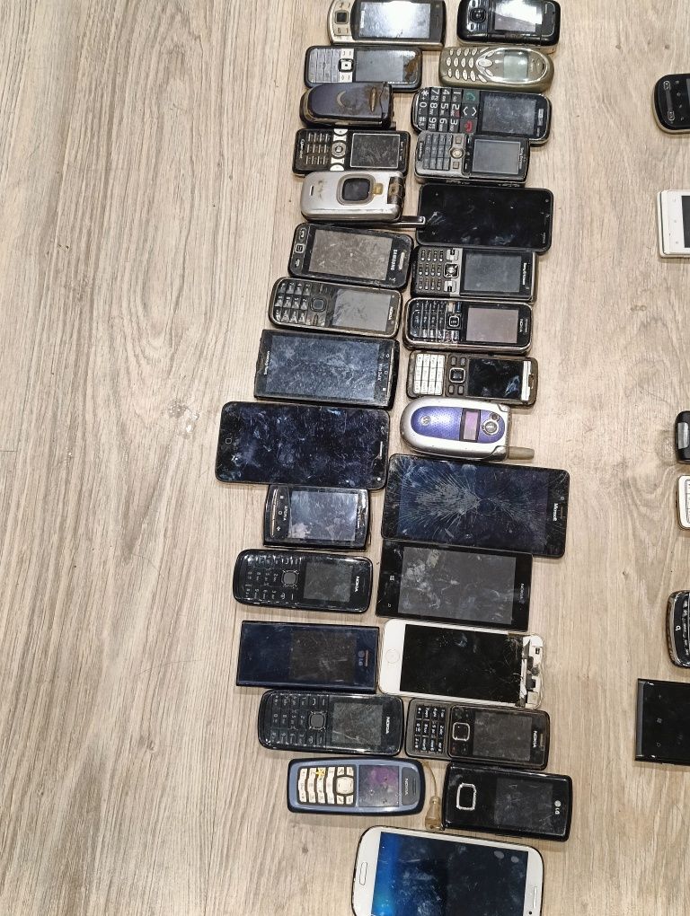 Stare telefony 100 sztuk