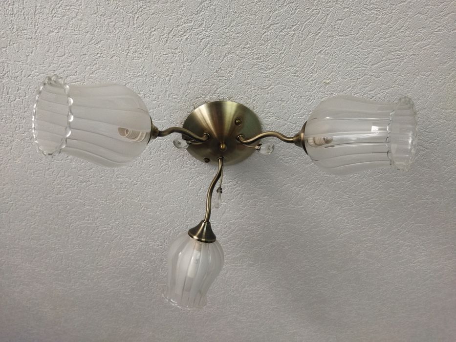 Люстра на Три плафона