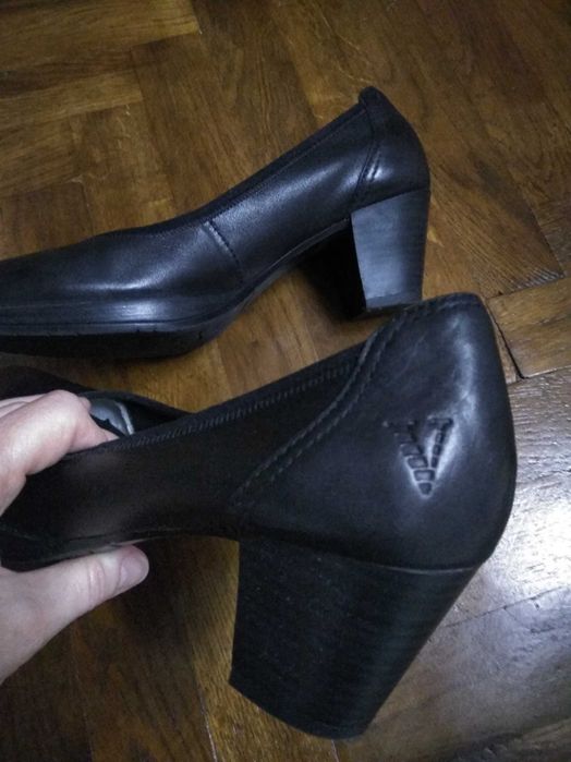 Шкіряні жіночі туфлі
