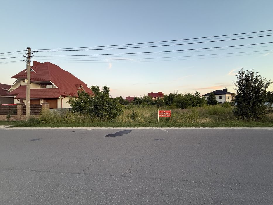 Продається 12 сотих в пригороді Тернополя.