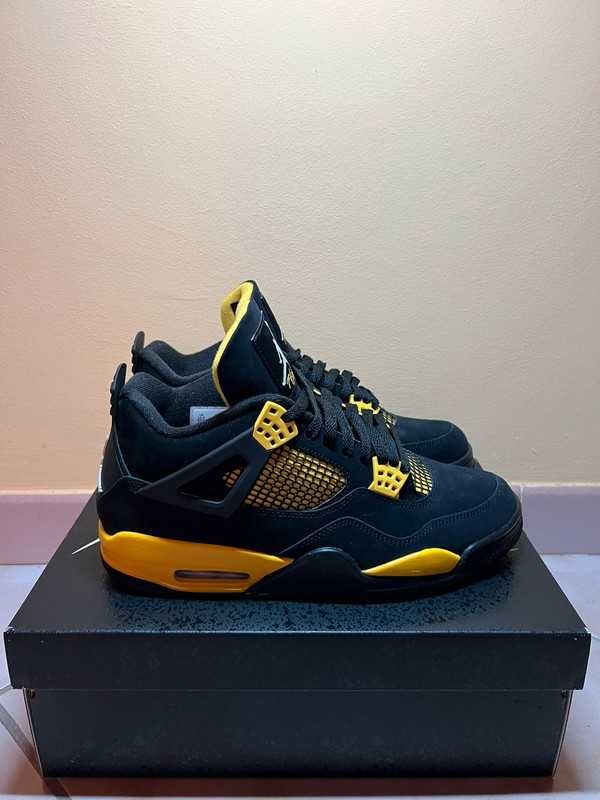 Jordan 4 Retro Thunder R.42