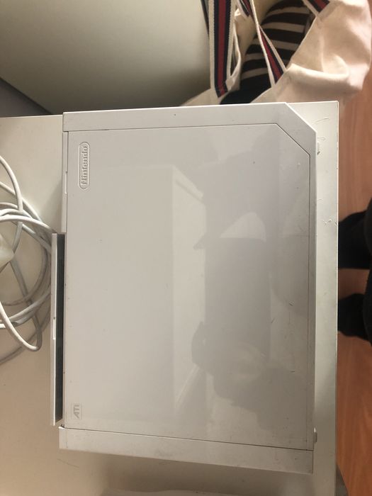 Wii + jogo + comando com capa + transformador + sensor ( obrigatório para comando)