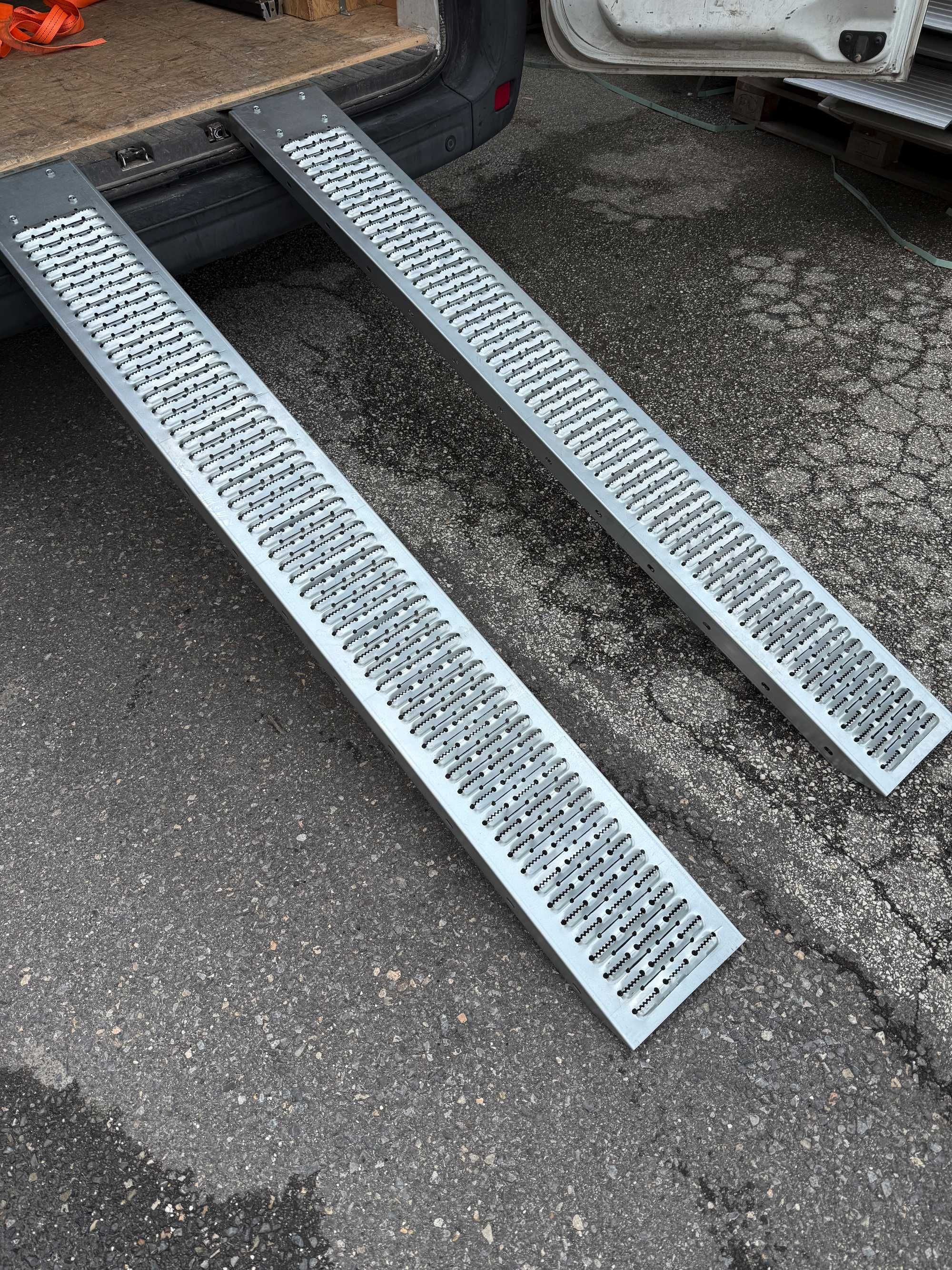 NAJAZDY RAMPY ZAŁADOWCZE 1,95m długie do 400kg, lekkie, ocynk